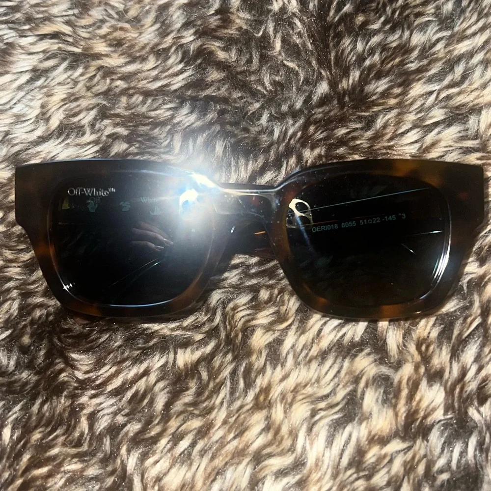 WHIT Tortoise Shell Design - Picture 4 of 7